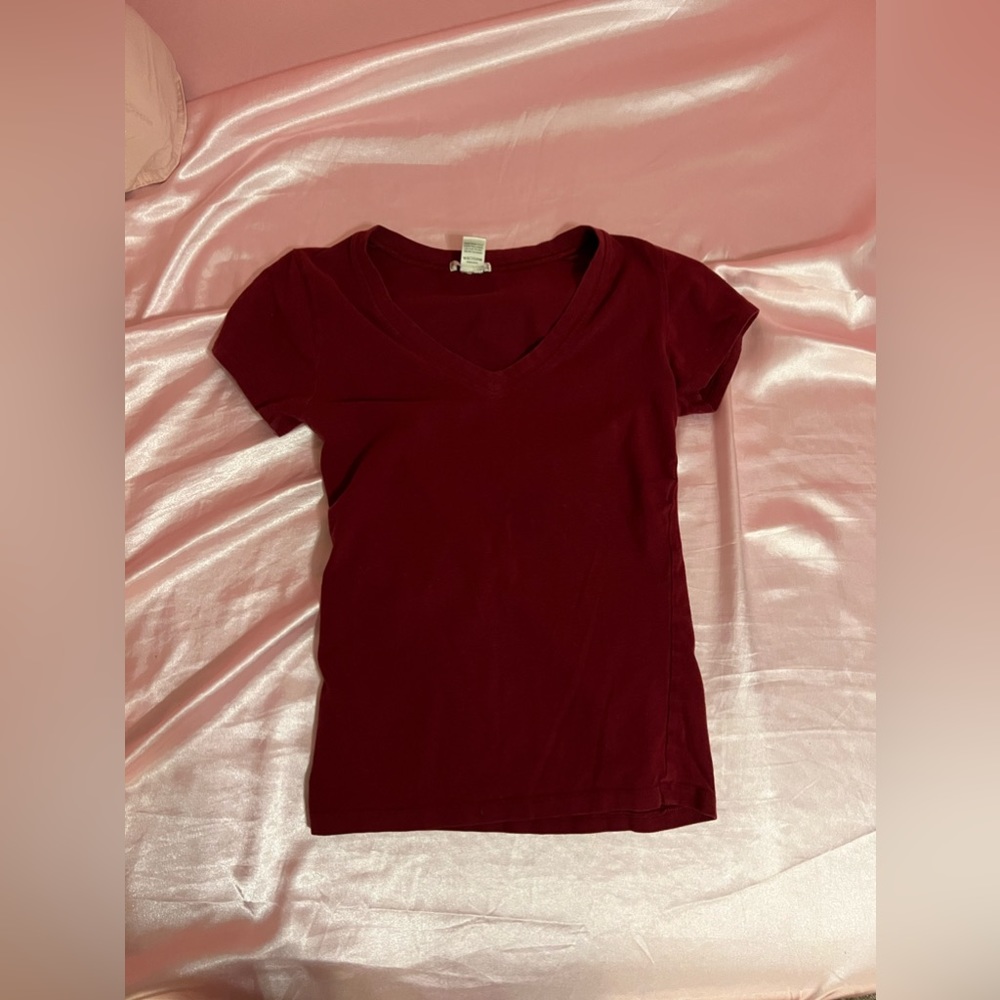 BOZZOLO Small Burgundy V-Neck Tshirt (Lightly Worn)